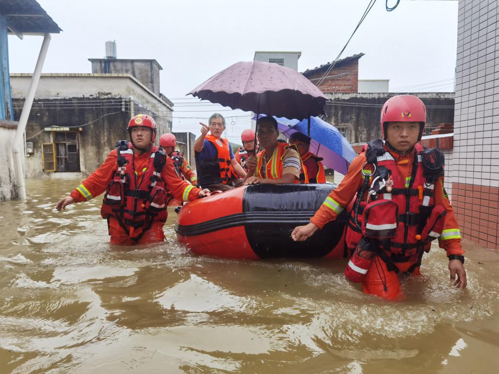 为什么近期南方持续强降雨、北方高温不退？