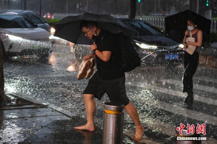 雨一直下，多地演练“如果雨水倒灌地铁”