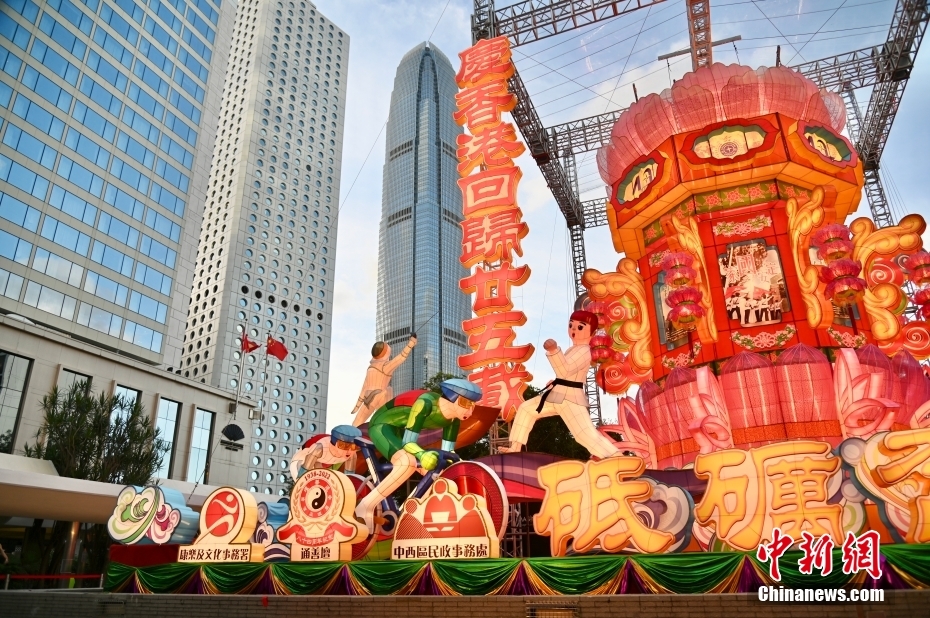 香港中环大型传统宫灯展览庆回归