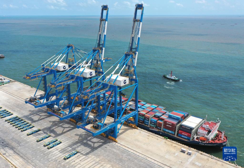 北部湾港钦州自动化集装箱码头正式启用