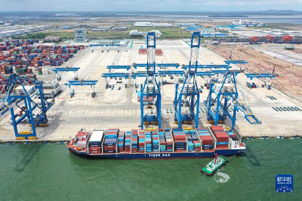 北部湾港钦州自动化集装箱码头正式启用