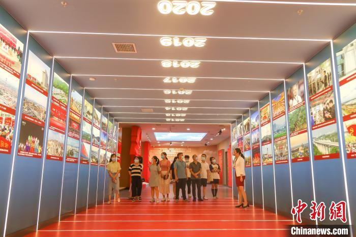 赣南等原中央苏区振兴发展战略实施十周年成就展在江西赣州开展