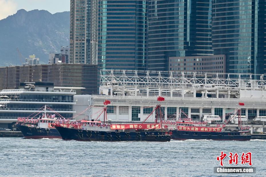香港巴士、的士及渔船巡游庆回归