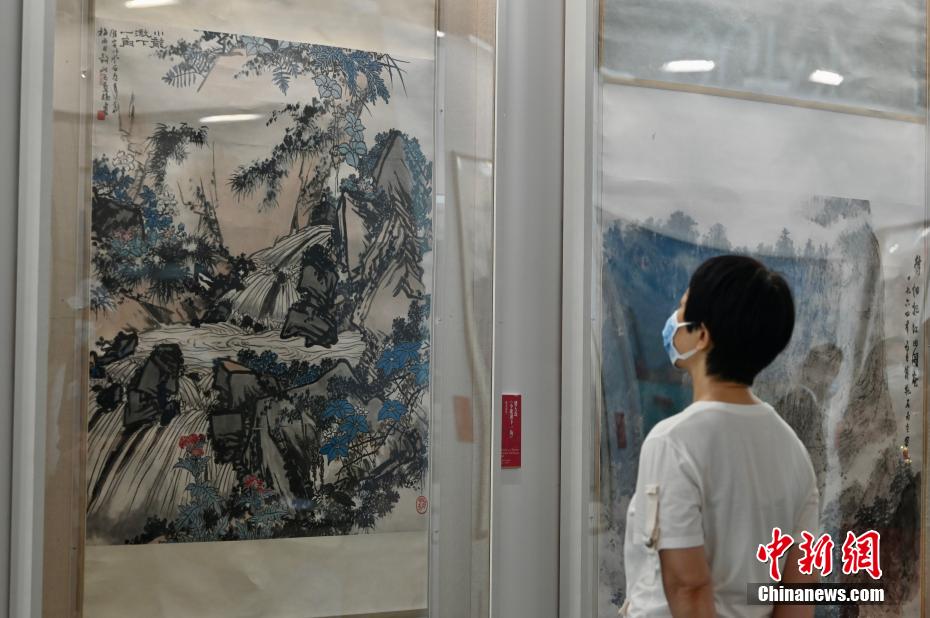 庆香港回归25周年 “天际100” 展出名家艺术作品