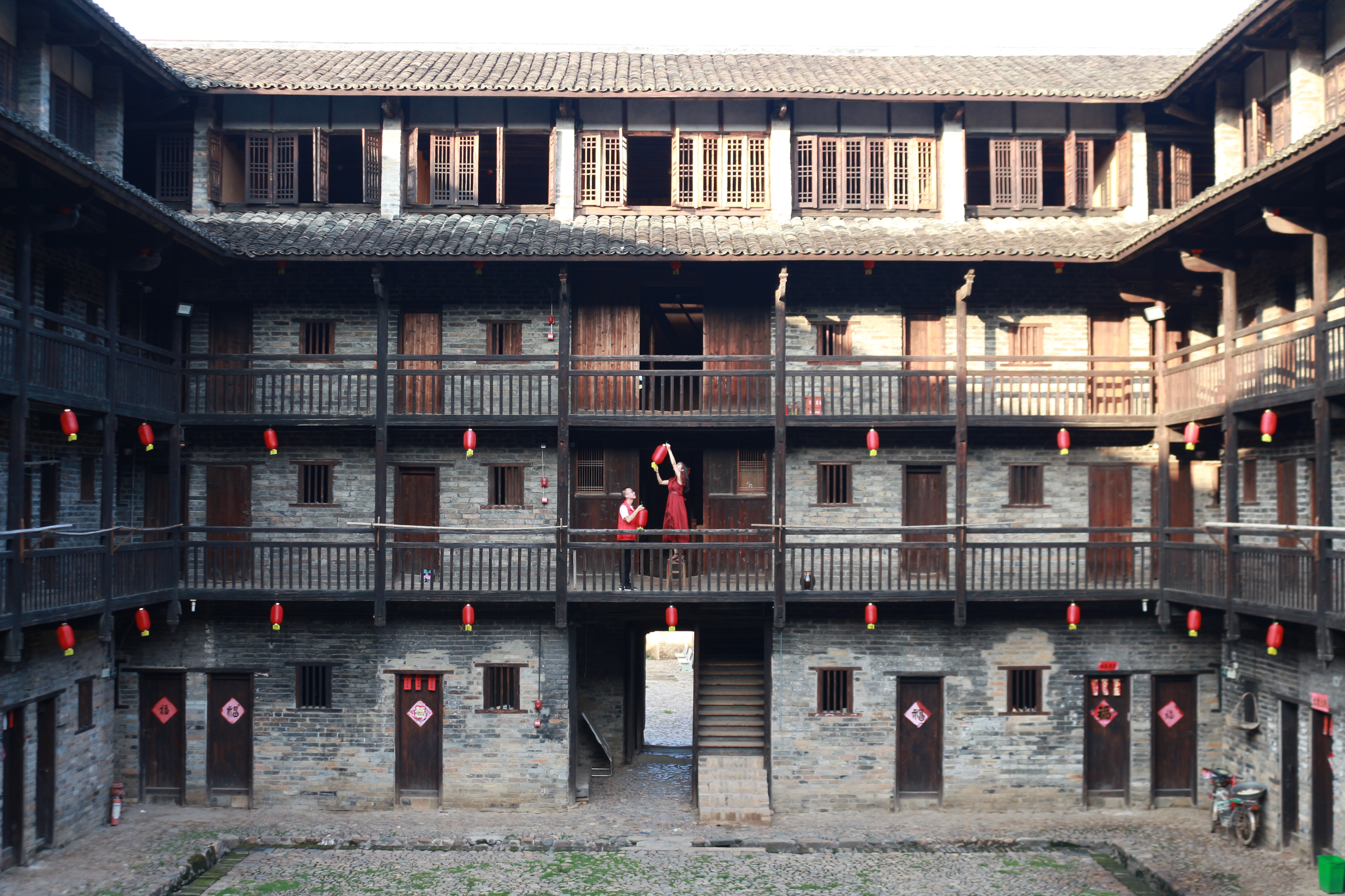 江西龙南：“围屋之都”如何“出圈”玩转乡村振兴