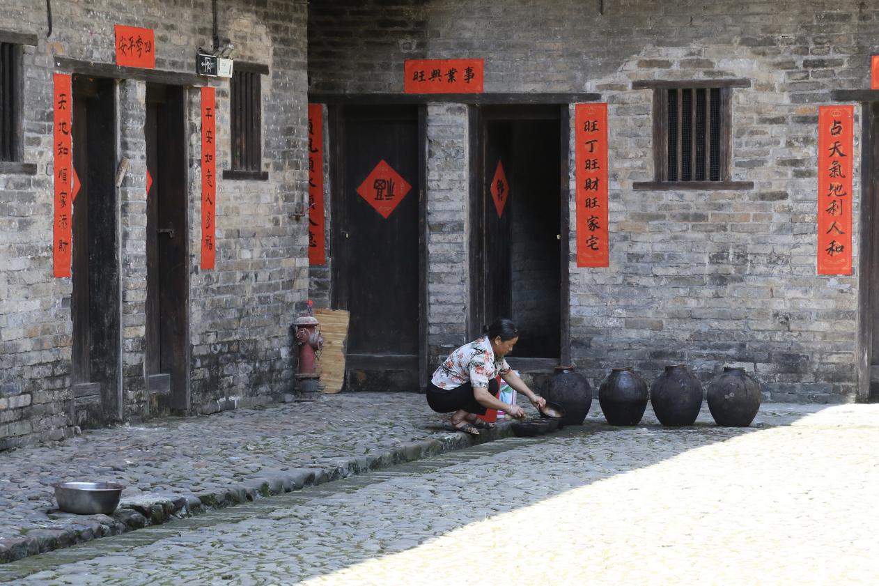 江西龙南：“围屋之都”如何“出圈”玩转乡村振兴
