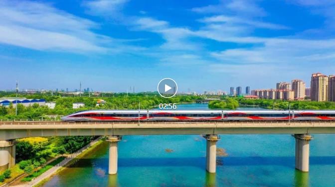 从“亚洲最大”火车站出发，感受京广高铁“加速度”！