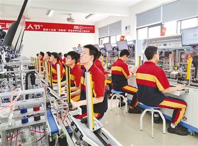培养技能人才，推动高质量发展