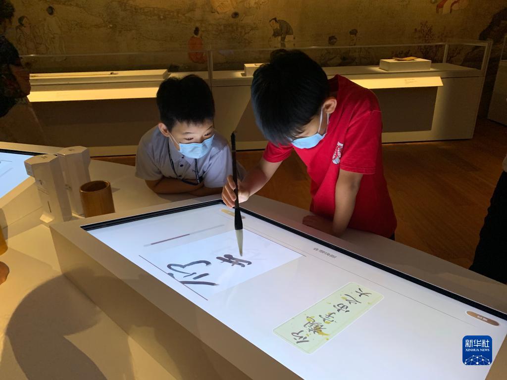 香港故宫文化博物馆迎参观热潮