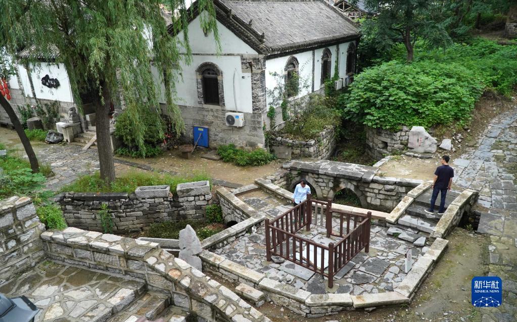 济南朱家峪村：留住古村貌 引得游客来