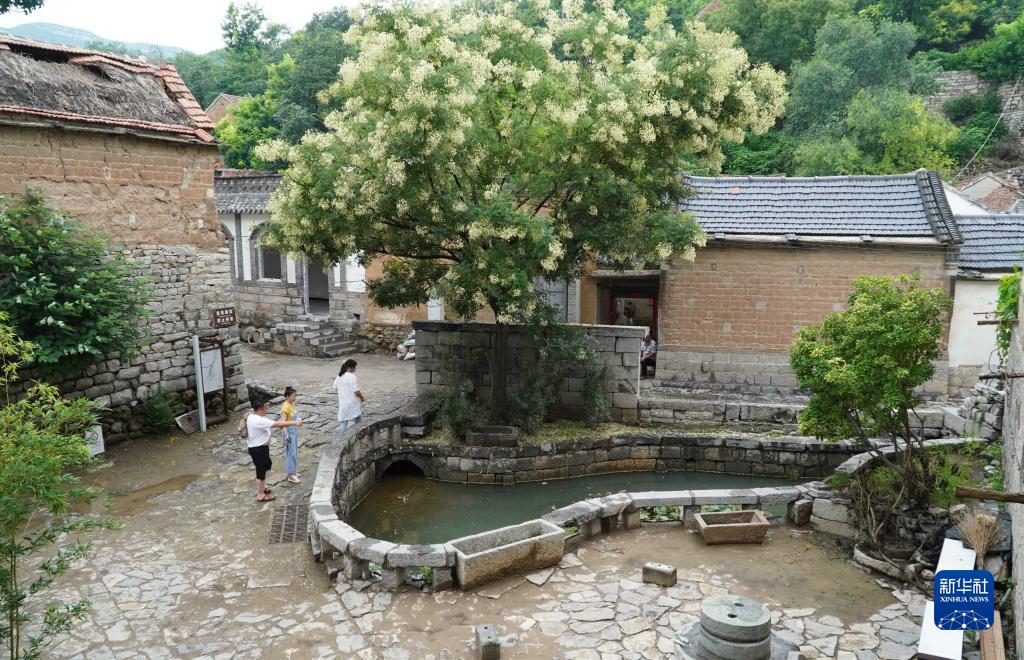 济南朱家峪村：留住古村貌 引得游客来