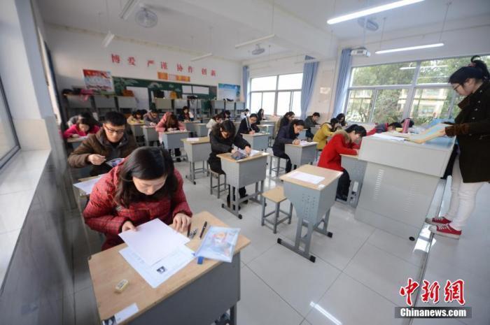 近90万人报名，这届年轻人为何爱考“社工”？