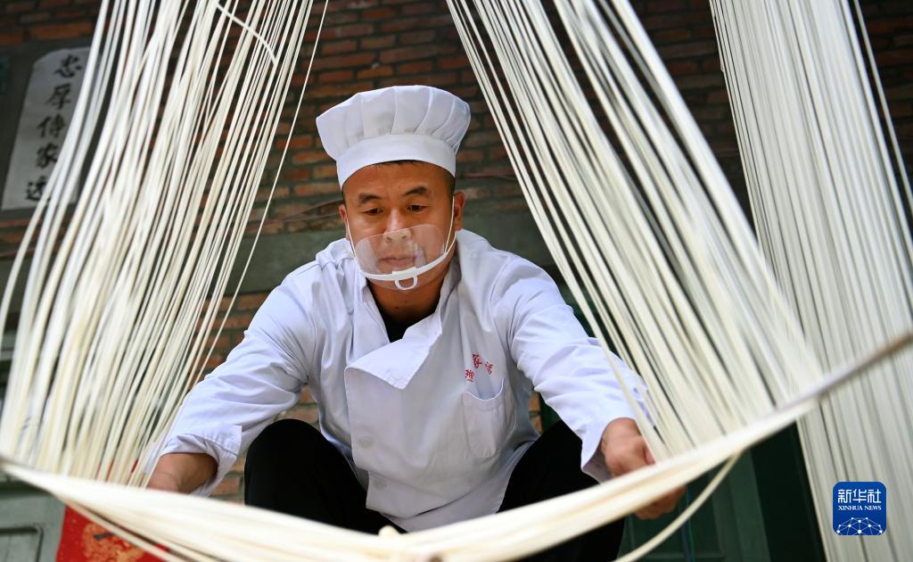 陕西洛南：非遗空心面 再续传承人