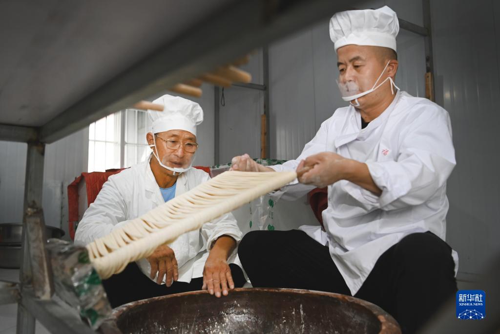 陕西洛南：非遗空心面 再续传承人