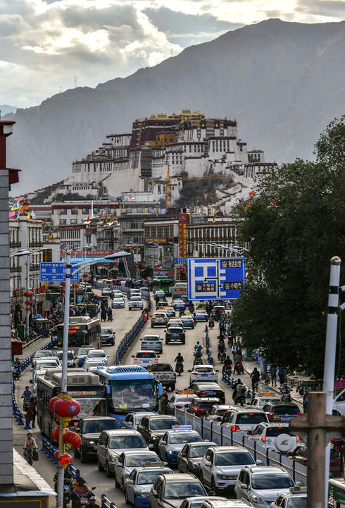 万里经年相援 倾情建设西藏——对口援藏工作助力雪域高原各项事业全面进步