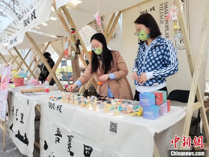新疆库尔勒何以出现“车在路上驶，人在画中游”美丽乡村画卷