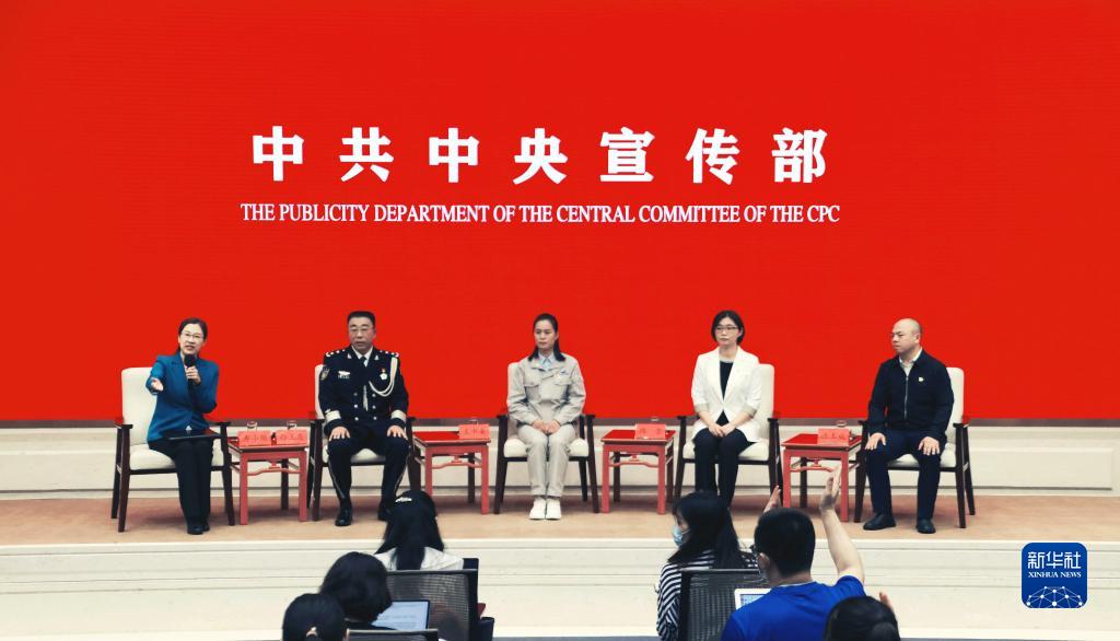 “伟大时代呼唤伟大精神，崇高事业需要榜样引领”——以习近平同志为核心的党中央关心功勋荣誉表彰工作纪实