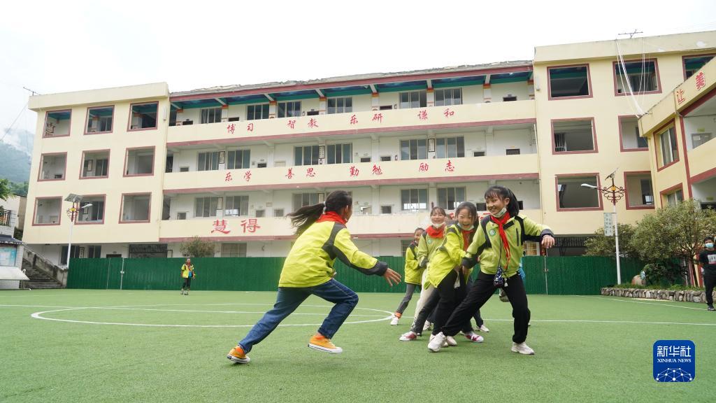 四川泸定地震灾区复课