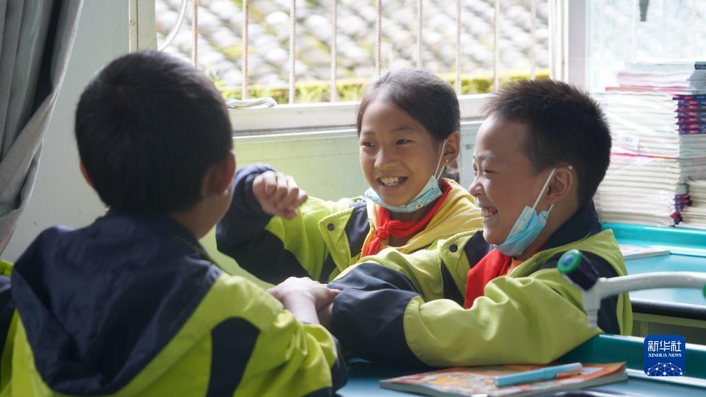 四川泸定地震灾区复课