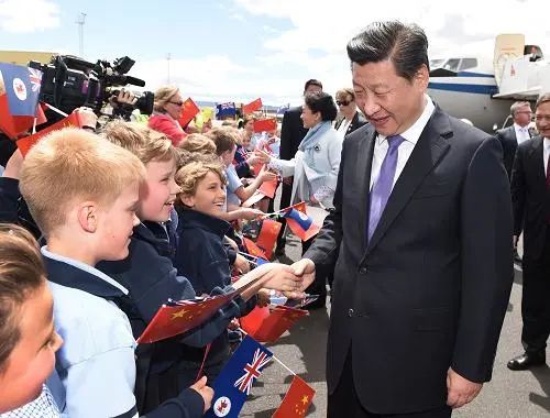 这张老照片里，有习近平和父亲的澳洲情｜习主席的国礼故事⑤