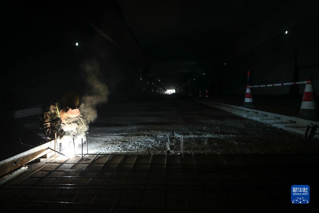 新华全媒+丨我国北方首条跨海沉管隧道全线贯通