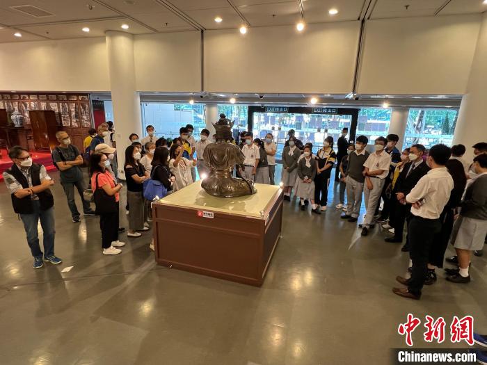 《香港珍藏大展》接待百余参观团 在校学生或青少年团体逾七成