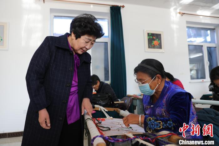 【十年@每一个奋斗的你】蒙古族刺绣匠人：传统技艺开启“指尖幸福”生活