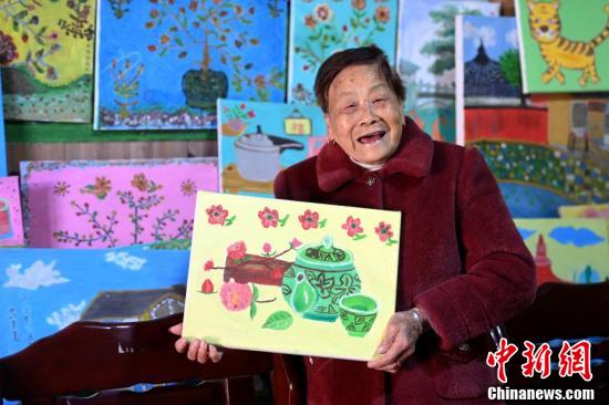 【图片故事】藏在古村落里的“油画人家”