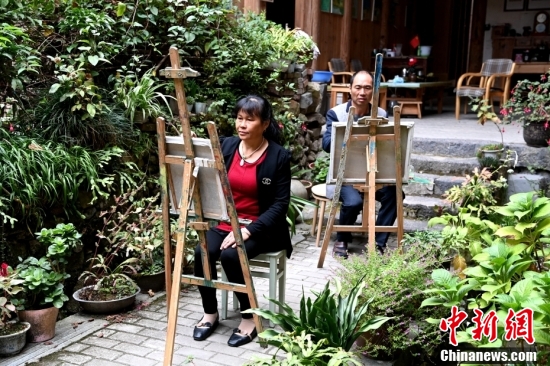 【图片故事】藏在古村落里的“油画人家”