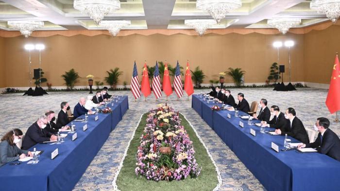当地时间11月14日下午，国家主席习近平在印度尼西亚巴厘岛同美国总统拜登举行会晤。来源：新华社