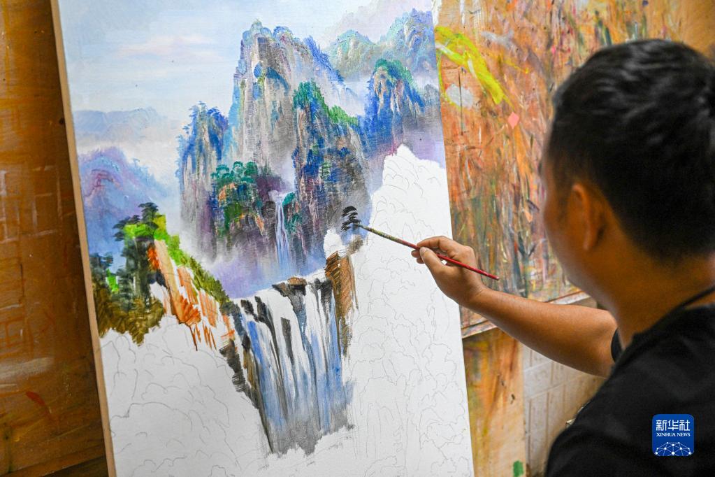 海南屯昌：发展油画产业 擦亮文化名片