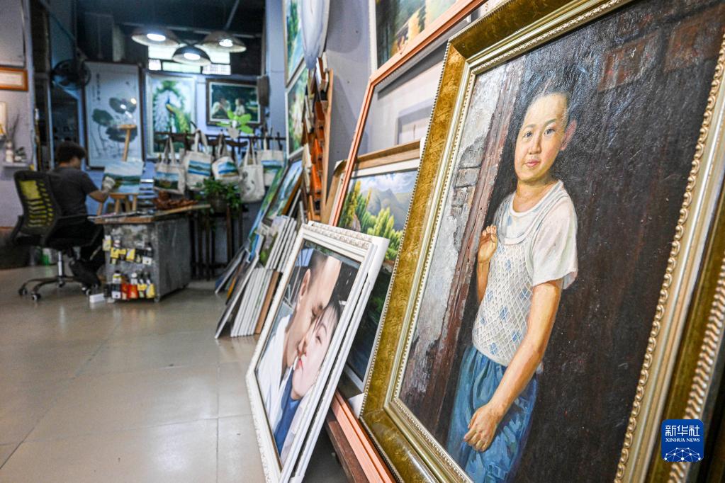 海南屯昌：发展油画产业 擦亮文化名片