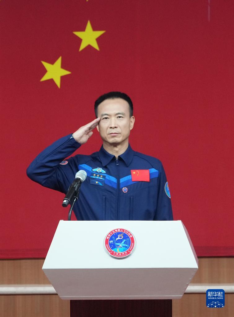 神舟十五号载人飞行任务航天员与记者见面