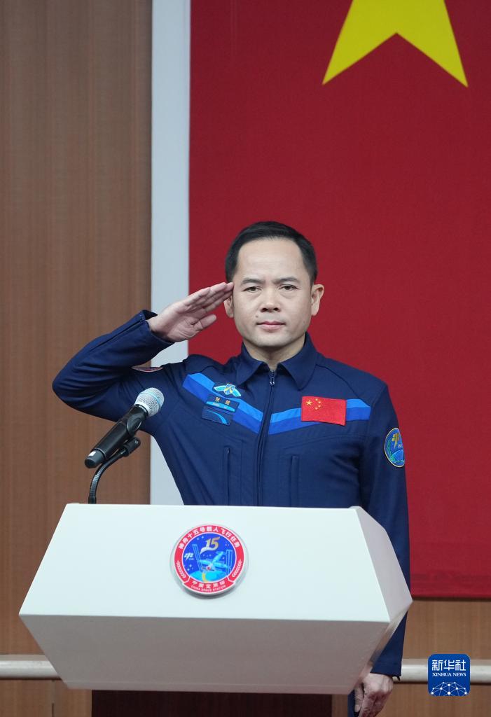 神舟十五号载人飞行任务航天员与记者见面
