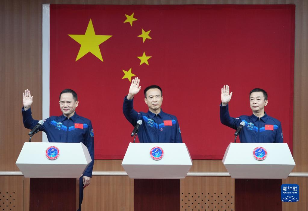 神舟十五号载人飞行任务航天员与记者见面