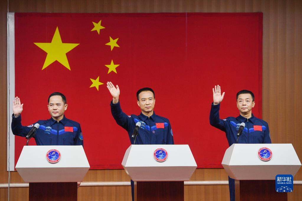 神舟十五号载人飞行任务航天员与记者见面