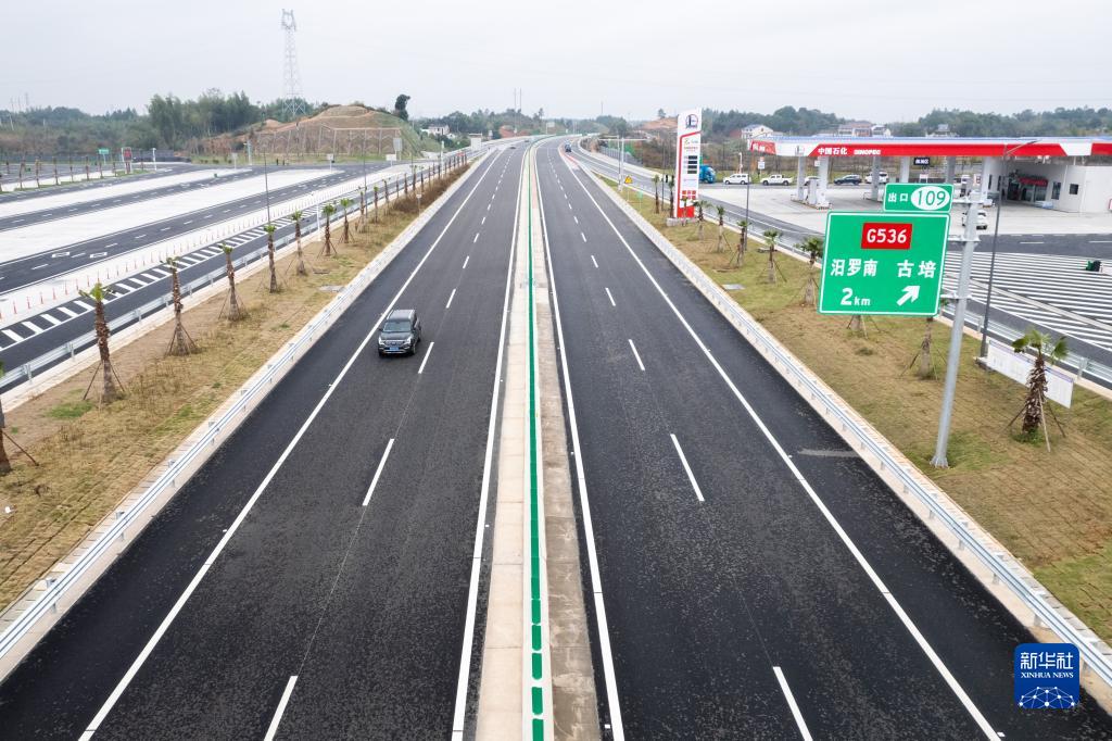 湖南首条智慧高速平益高速公路全线通车运营