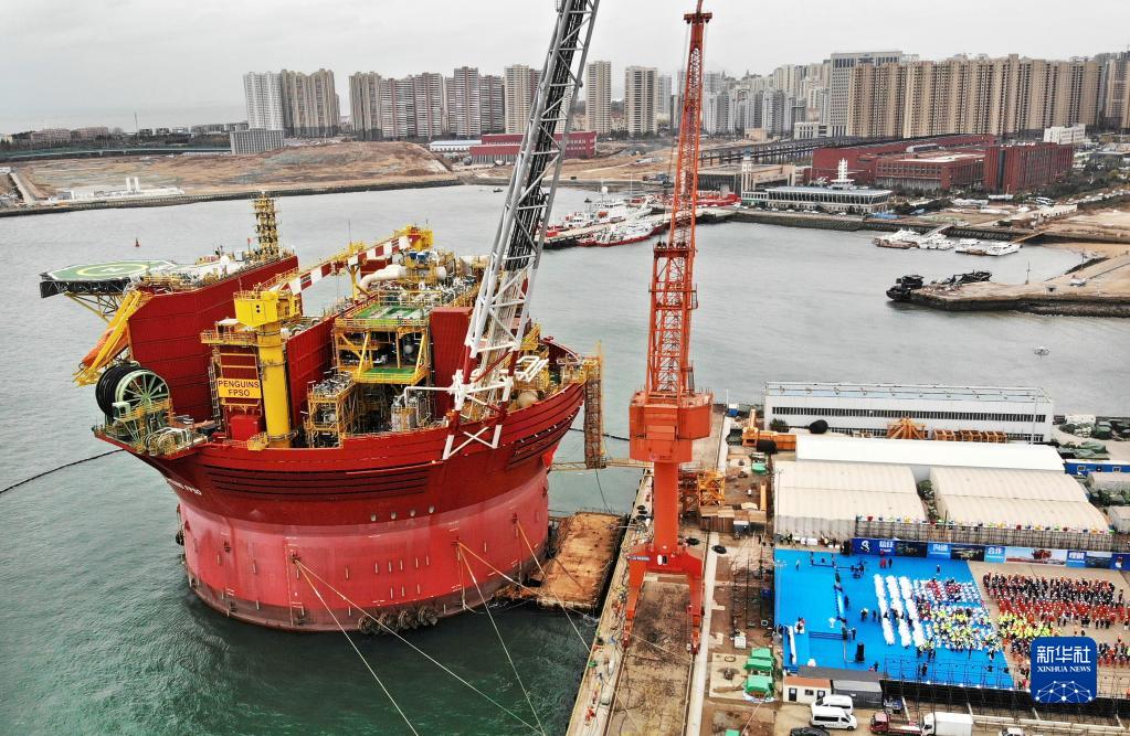 新华全媒+丨中国制造“海上油气巨无霸”顺利交付