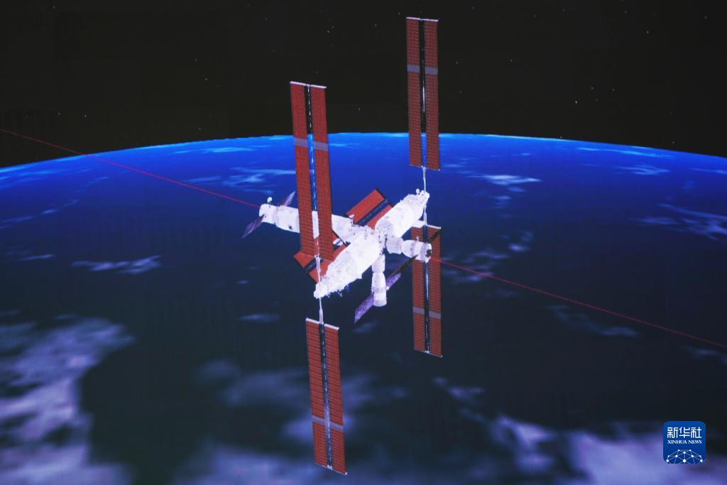 神舟十五号载人飞船与空间站组合体完成自主快速交会对接