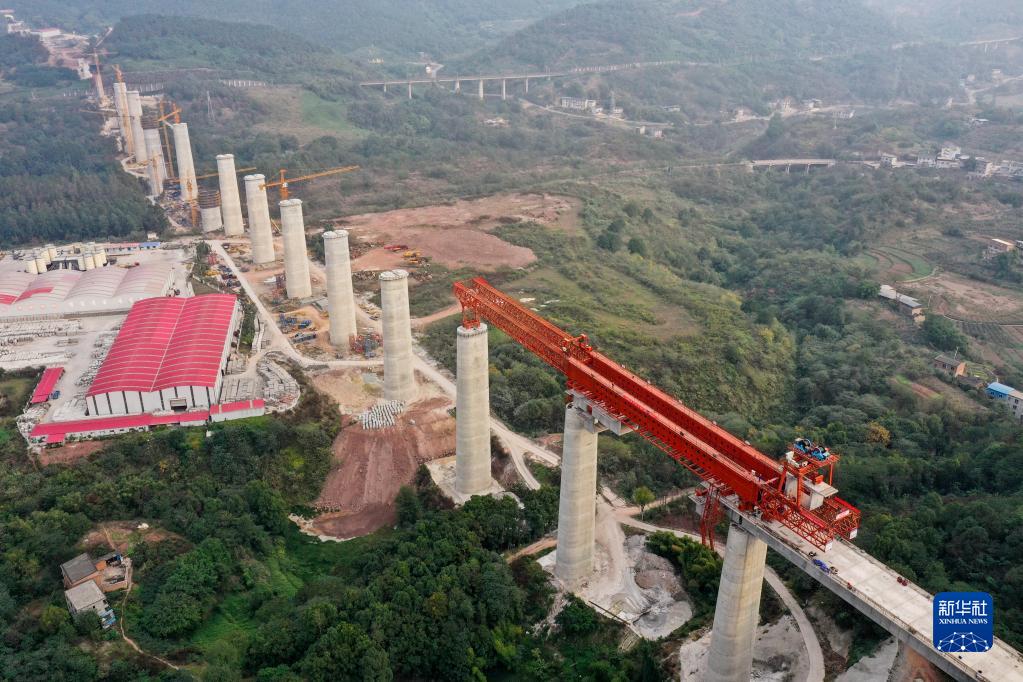 渝昆高铁川渝段建设稳步推进
