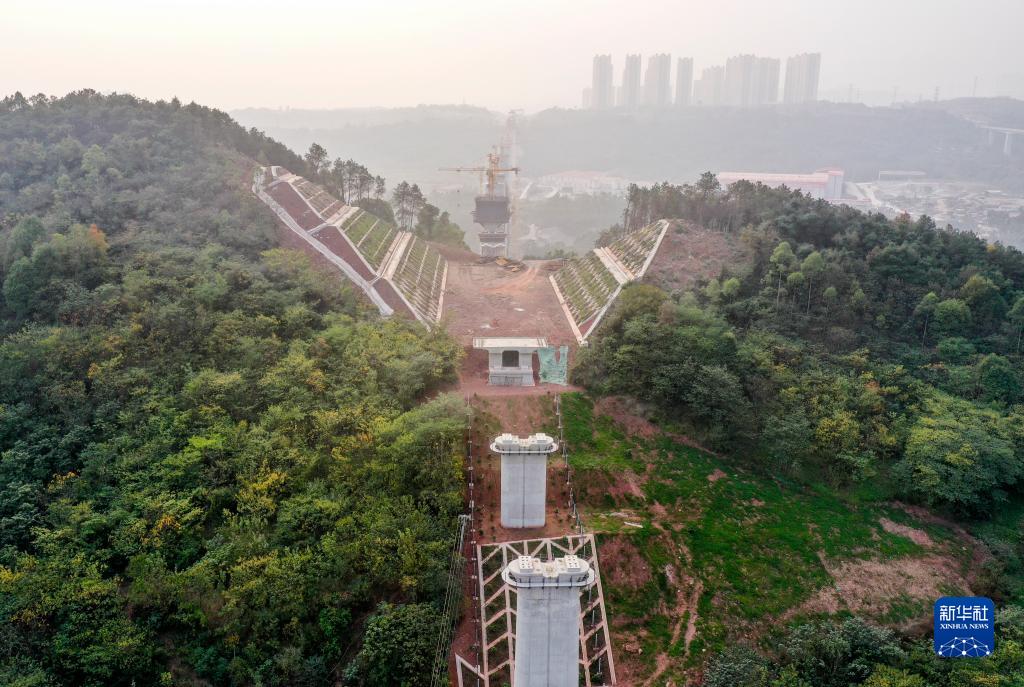 渝昆高铁川渝段建设稳步推进