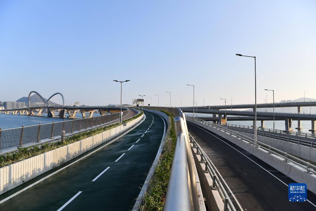香港将军澳跨湾大桥正式通车