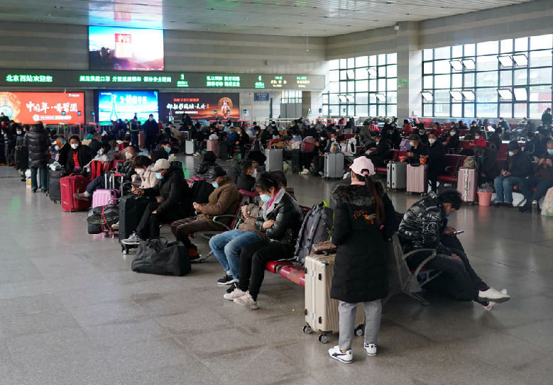 新华全媒+|“新十条”后，北京的火车站探访见闻