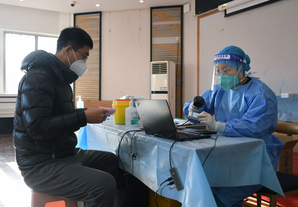 北京海淀：接种新冠疫苗第二剂次加强针 共筑免疫“长城”