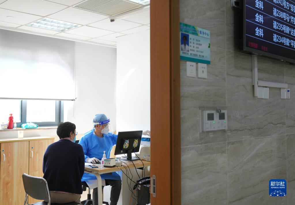 上海：“90后”家庭医生全力守护社区居民健康