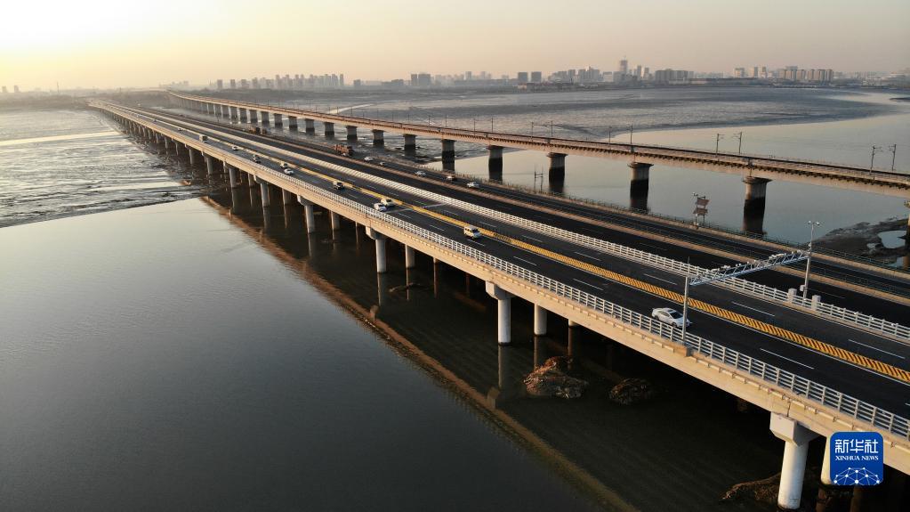 青兰高速改扩建跨海特大桥建成通车