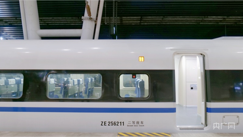 多图直击｜北京地区首趟春运列车发车