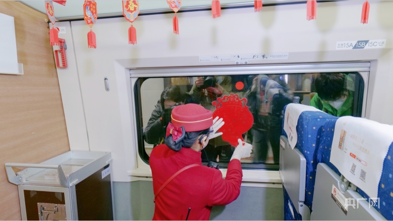 多图直击｜北京地区首趟春运列车发车