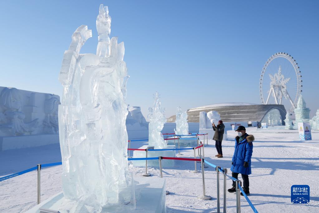 哈尔滨冰雪大世界：魅力冰雕引客来