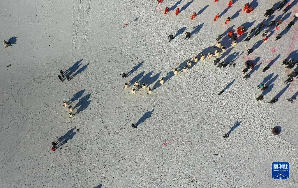 呼和浩特：哈素海首届冬捕节开幕